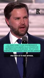 J.D. Vance, il senatore designato numero due dell’ex presidente Donald  Trump, ha debuttato davanti alla nazione durante la convention repubblicana  di Milwaukee. Dal palco Vence ha presentato la madre, ...