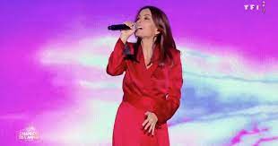 Massacre, désastre… les twittos ont détesté la reprise de shallow par patrick bruel et maëlle dans la chanson de l'année. Jenifer Dans La Chanson De L Annee Le Prix De Sa Jolie Robe Portefeuille Purepeople