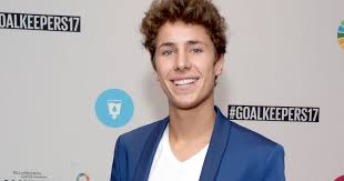 La historia comenzó durante el reality show de ¿quién es la máscara? Fans Descubren Quien Es La Nueva Novia De Juanpa Zurita