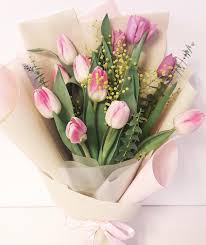 Chiar si un lucru mic poate produce un mare efect. Buchet 11 Lalele Roz FlorÄƒrie Online In ConstanÈ›a