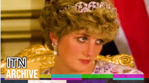 I really think this is what MM was going for with her "sad eyes" schtick. :  r/SaintMeghanMarkle