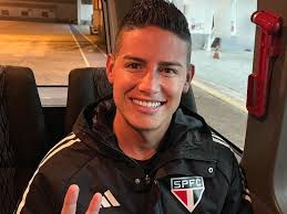 James Rodríguez desembarca no Brasil para se apresentar ao São Paulo
