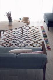 Le Canape Meridienne Et Les Nouveaux Pieds Tapis Design Salon Tapis Design Et Deco Salon