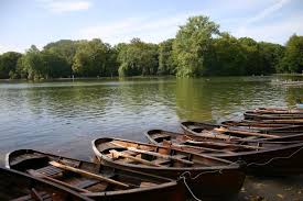 Damit haben wir auch den biergarten am seehaus erreicht. Grunes Herz Im Englischen Garten Von Munchen Aus Munchen Deutschland Im Kahunablog Weltreise Blog
