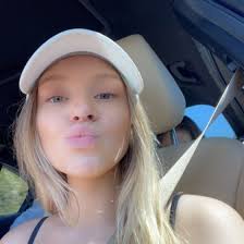 Lily Newell's Instagram, Twitter & Facebook