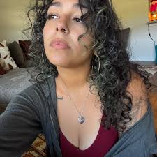 Can you use cream cheese frosting under fondant or is there too much  moisture?