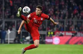 Footballeur professionnel au @fcbayern international français. Benjamin Pavard Bayern Profi Im Training Verletzt Ausfalldauer Unklar Fussball Stuttgarter Zeitung