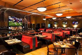 14 Great Places To Watch Football In Las Vegas Sports Bar Sport Bar Design Las Vegas