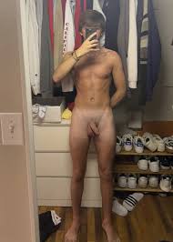 Nude boy taking a selfie - Soft Dick Pics