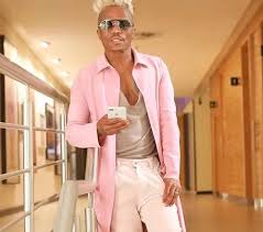 Somizi offers a wig upgrade to his actress daughter bahumi. Somizi Mhlongo Biography Age Net Worth Daughter Wedding Mother