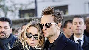 La rédaction de rtl a en effet eu accès aux différents testaments établis par le taulier. Nouvelles Tensions Dans Le Clan Hallyday Laura Smet Et David Hallyday Pas Mis Au Courant De
