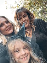 Witches Night Out with @gramisami 🖤 Such a fun night!!🧙‍♀️I love  Halloween!!🎃