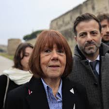 Novia se casa en hospital para que su padre enfermo pueda acompañarla