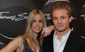 Auch sebastian vettel muss aufholen. Sebastian Vettel Frau Hanna Die Fahrerfrauen Der Formel 1 Seite 8 Kerusakan Tangga