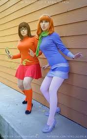 Lots of inspiration, diy & makeup tutorials and all accessories you need to create your own diy scooby doo daphne costume for halloween. Diy Scooby Doo Daphne Costume Maskerix Com Daphne Costume Velma Costume Daphne Halloween Costume