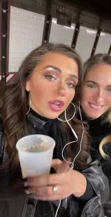 Victoria Konefal (@victoriakonefal)