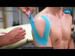 Kinesiotape Para El Dolor De Hombro Dermaplast Active Youtube En 2020 Vendaje Neuromuscular Masajes Corporales Terapia De Masaje