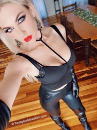 Echetlaeus on X: Young Goddess Kim @YoungGoddessKim  t.coYO1fyCofiB  X