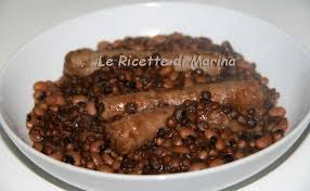 Ho preparato nella pentola a pressione questa zuppa con fagioli e salsicce e ho aggiunto alla fine dei crostini. Zuppa Di Fagioli E Lenticchie Ricetta Invernale