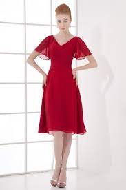 Cette robe fera la différence grâce à ses volants sur les épaules qui masqueront légèrement le haut des bras. Robe Rouge Mi Longue Col En V Avec Manche Courte Volantee Demoiselle D Honneur Robespourmariage Fr