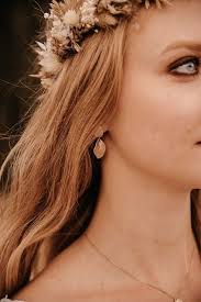 Pin Auf Hochzeit Brautfrisur Und Make Up