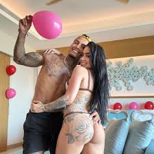 MC Mirella surge em ensaio sensual com Dynho Alves