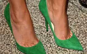 I never wear it, because i look like death on a hot day when i try, but it always looks so rich and elegant in a capsule wardrobe… What To Wear With Brown Women S Shoes