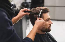 Si eres chico con pelo corto, entonces estás en nada hace a la mujer tan joven como corte de pelo corto. Como Cortar El Pelo De Un Hombre De Manera Facil Y Segura En Cuarentena