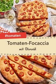 Die Perfekte Beilage Tomaten Focaccia Mit Cocktailtomaten Und Rosmarin Brunch Focaccia Italienisch Tomaten Gebacken Focaccia Rezepte Lebensmittel Essen