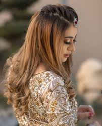 Pin By A H On Hairstyles Actress Hairstyles Pakistani Actress Hairstyle Medium Hair Styles