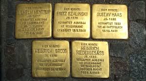Une Stolperstein Un Pave De 10 Cm Sur 10 A Ete Scelle Dans Le Trottoir Devant Une Maison Du Calvados Un Acte Seconde Guerre Mondiale Guerre Mondiale Guerre