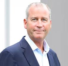 Jamie Farnham's Instagram, Twitter & Facebook