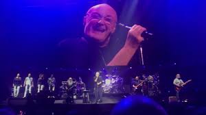 Ce premier concert, certes caritatifs, montre l'envie du chanteur de se relancer dans la musique. In The Air Tonight Phil Collins Sydney 2019 Youtube