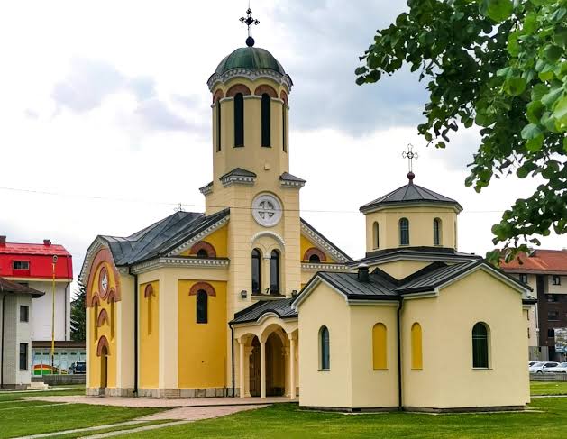 PALE OBILJEŽAVAJU KRSNU SLAVU: Brojni vjernici okupili se u hramu