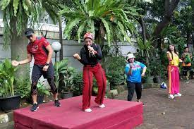 Saat ini disporapar membuka lowongan kerja terbaru dalam rangka mencari calon pegawai yang siap untuk bergabung sebagai pegawai pemerintah. Di Bawah Guyuran Hujan Sandi Senam Bareng Pegawai Dinas Pariwisata