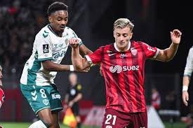 Saint-Étienne s'en sort à Dijon et consolide son statut de leader de la Ligue 2 — L'Équipe