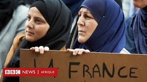 Il y a environ 5 millions de musulmans en france, depuis toujours, en ce moment, et pour toujours. Les Francais Musulmans Sous Pression De Signer Une Charte Des Valeurs Francaises Bbc News Afrique