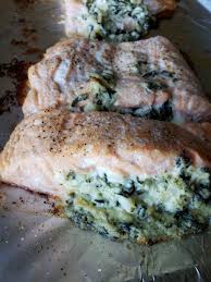 In a large bowl, mix together cream cheese, mozzarella, spinach, garlic powder, and red pepper flakes. Spinach Artichoke Stuffed Salmon Crafty Morning