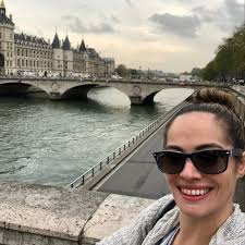 The snow is back in Bergen, Norway! ❄️🎄 Last night it started snowing and  Bergen looks beautiful as always covered in white 🥰 One of the questions I  get the most about