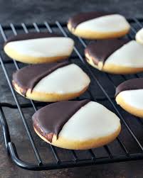 Black and white cookie recipe reprinted with permission from nyc vegan, copyright © 2017 by michael suchman and ethan hahaha i can't look at these cookies ad not think of that seinfeld quote! Classic New York Black And White Cookie Vegan Spabettie