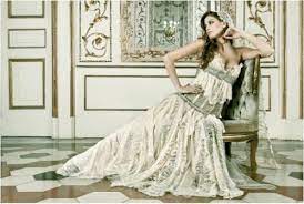 Le sue collezioni comprendono abiti da sposa,. Abiti Sposa 2012 Vanitas Sposalicious