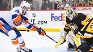 The islanders of a two one lead track down by blue and the left circle up on the play. Islanders Vs Penguins 2019 Playoffs Nhl Com