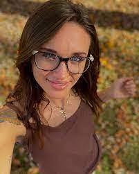 Monika Wright's Instagram, Twitter & Facebook