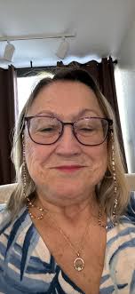 Sharing personal book collections in a librarian community