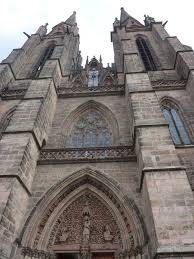 Desde el siglo xii es una ciudad libre y es por esta herencia medieval que junto a otras seis ciudades de hesse tiene actualmente un estatuto especial. La Iglesia De Santa Isabel En Marburgo Iglesia Catedral De Colonia Arquitectura Gotica