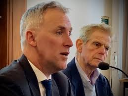 Artificial intelligence and democracy: friend or foe?