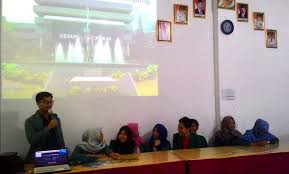 Sambutan oleh kepala sekolah sd 2 al azhar ( ibu sri margiyani, a.ma) 3. Kenalkan Kampus Mahasiswa Unila Kunjungi Sekolah Universitas Lampung