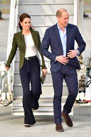 Prince william, duchess kate give a personal look at their life at home on 10th wedding anniversary: Kate Middleton Steps Out In The Perfect Casual Ensemble For Cyprus Visit With Prince William Entertainment Tonight