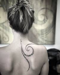 Tatouage femmes tribales et élégant tout le monde sait comment le tatouage tribal est significative et populaire les femmes. 1001 Idee Pour Choisir Le Meilleur Tatouage Ethnique Choisir Ethnique Idee L Ethnisches Tattoo Polynesische Tattoos Frauen Polynesische Tattoo Frauen