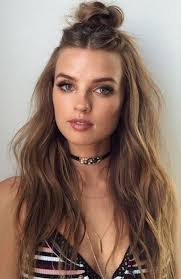 Hillary Lamb's Instagram, Twitter & Facebook